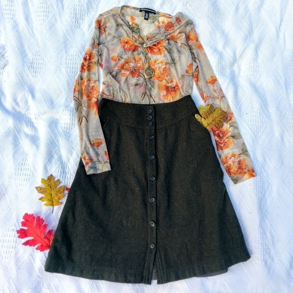 Banana Republic Dresses & Skirts - 🍁Banana Republic Button Down Skirt🍁